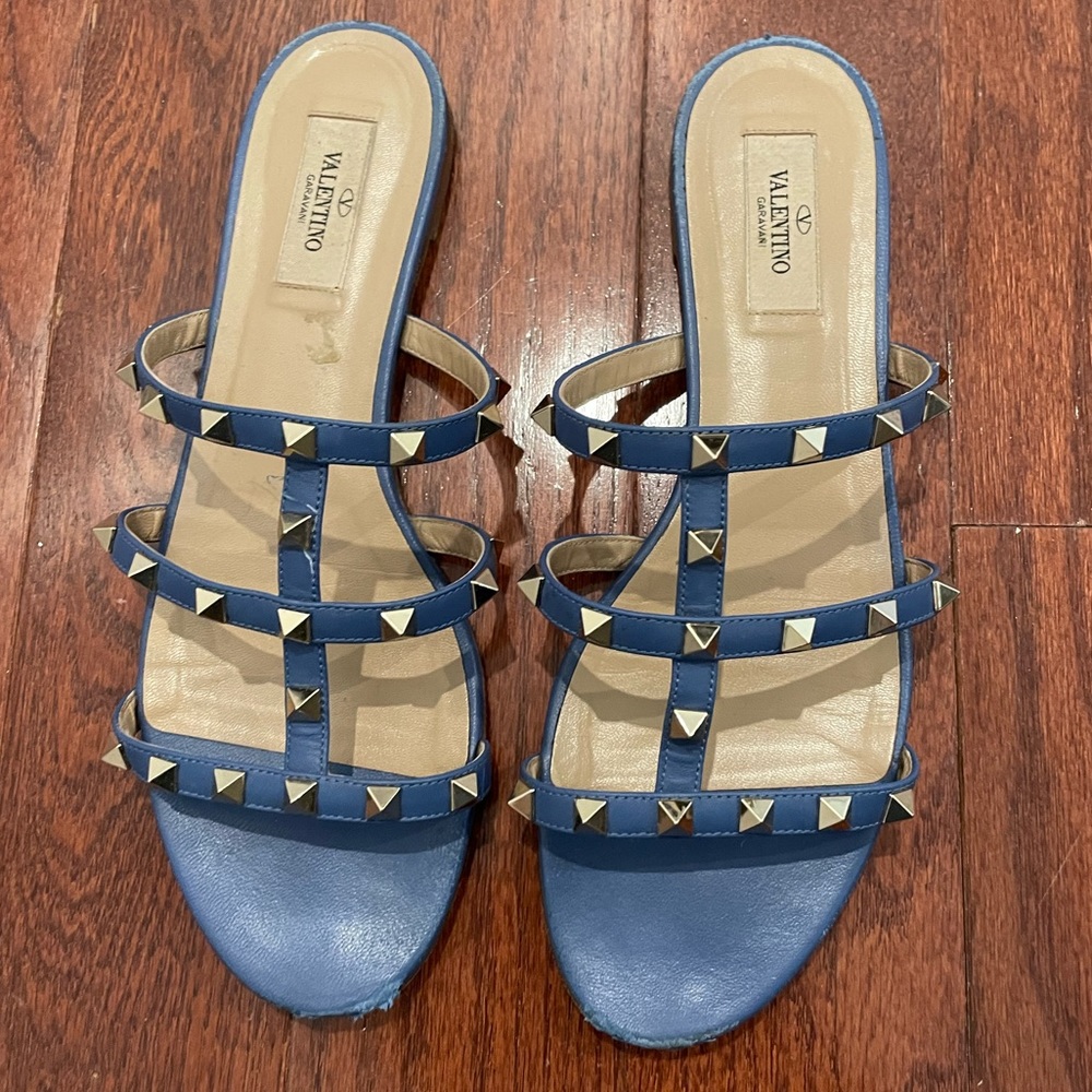 SOLD - Blue Valentino stud flats size 39.5, fits like 9